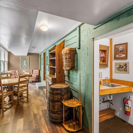 גטלינבורג Whiskey Ridge Lodge, A Restored 1940S Gem, 2 Mins From Downtown, Breathtaking City Views, Custom Game Room, And Spacious Elegance מראה חיצוני תמונה
