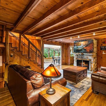גטלינבורג Whiskey Ridge Lodge, A Restored 1940S Gem, 2 Mins From Downtown, Breathtaking City Views, Custom Game Room, And Spacious Elegance מראה חיצוני תמונה