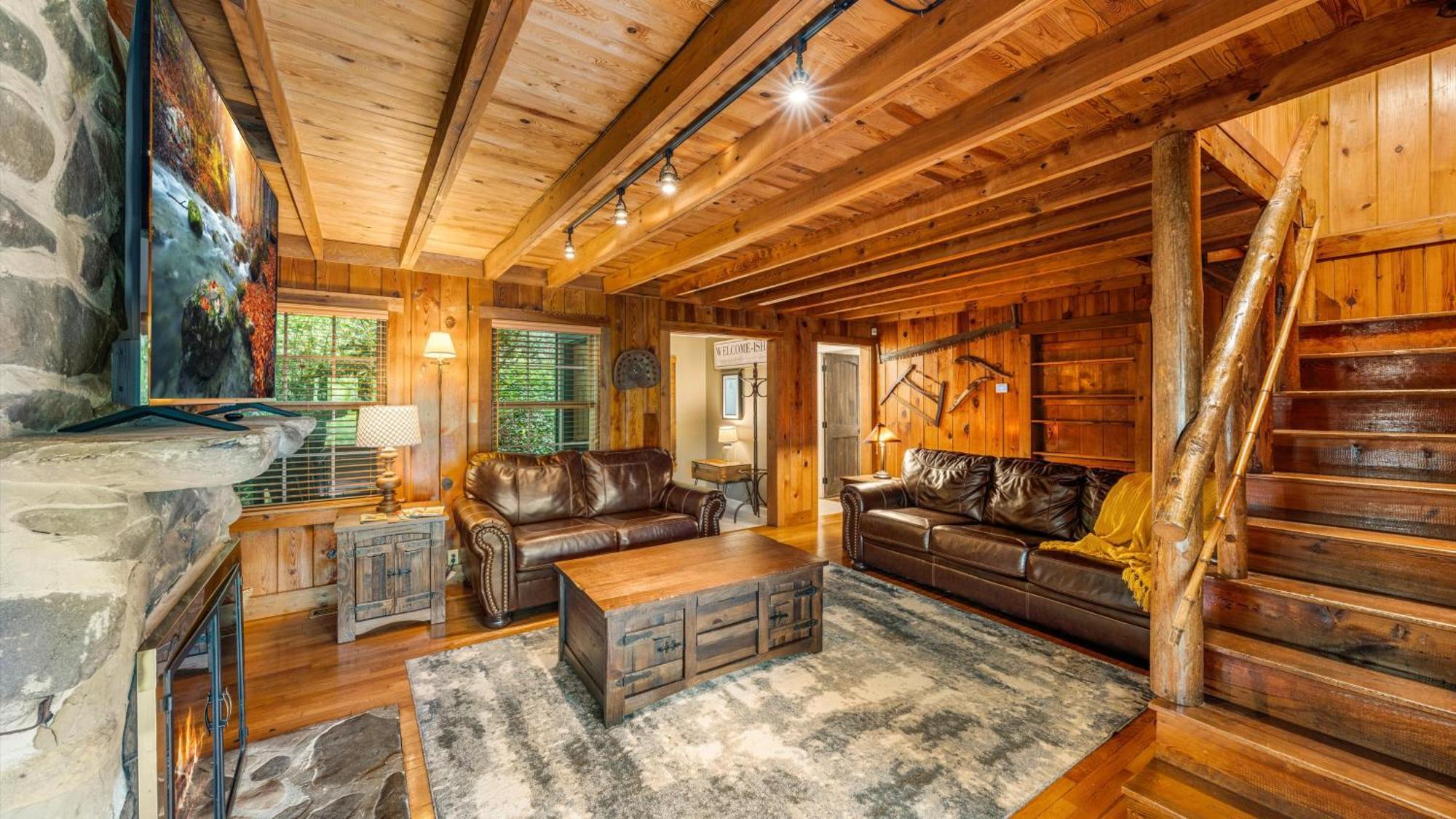 גטלינבורג Whiskey Ridge Lodge, A Restored 1940S Gem, 2 Mins From Downtown, Breathtaking City Views, Custom Game Room, And Spacious Elegance מראה חיצוני תמונה