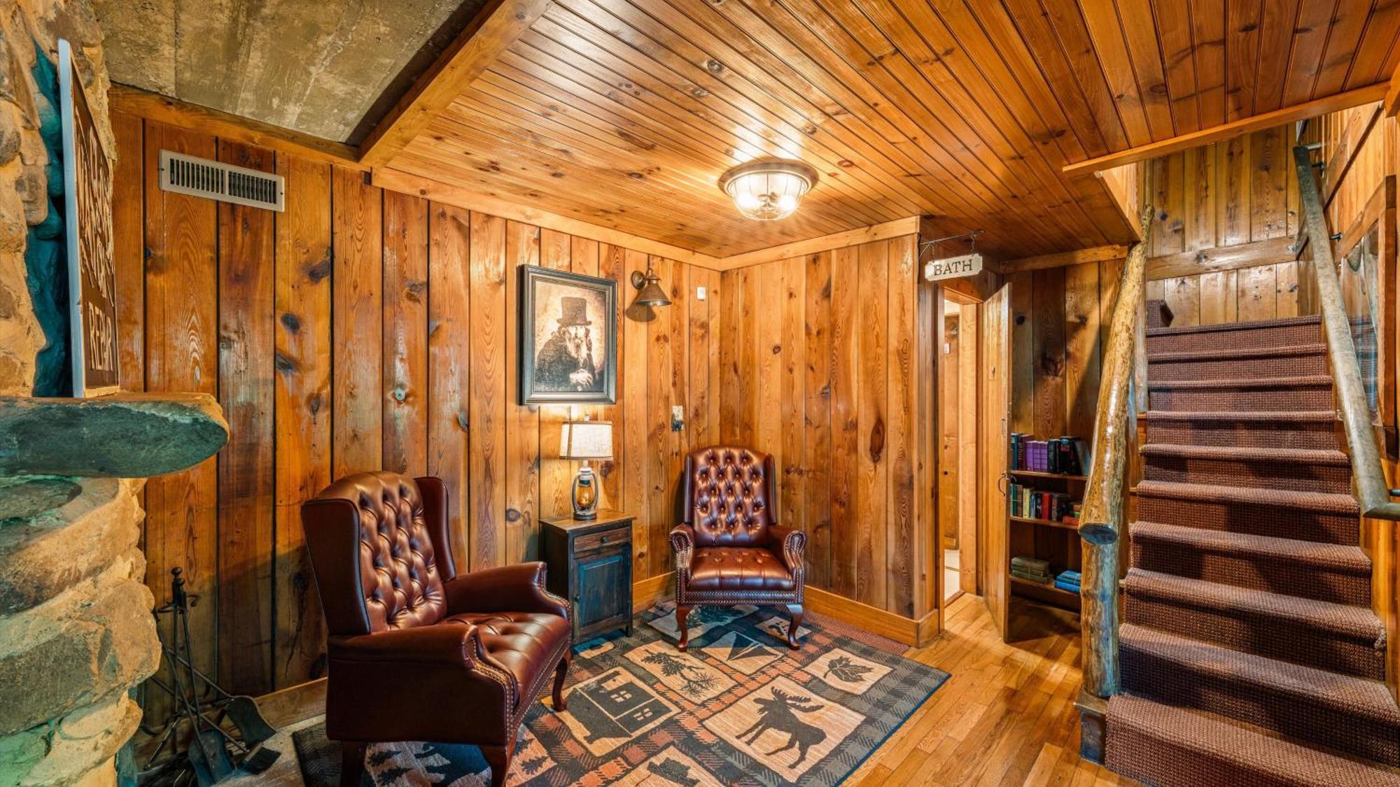 גטלינבורג Whiskey Ridge Lodge, A Restored 1940S Gem, 2 Mins From Downtown, Breathtaking City Views, Custom Game Room, And Spacious Elegance מראה חיצוני תמונה