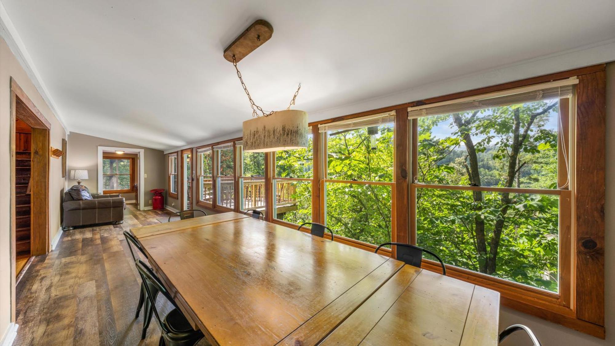 גטלינבורג Whiskey Ridge Lodge, A Restored 1940S Gem, 2 Mins From Downtown, Breathtaking City Views, Custom Game Room, And Spacious Elegance מראה חיצוני תמונה