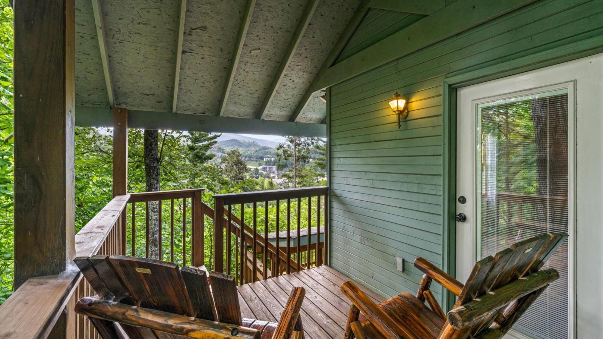 גטלינבורג Whiskey Ridge Lodge, A Restored 1940S Gem, 2 Mins From Downtown, Breathtaking City Views, Custom Game Room, And Spacious Elegance מראה חיצוני תמונה