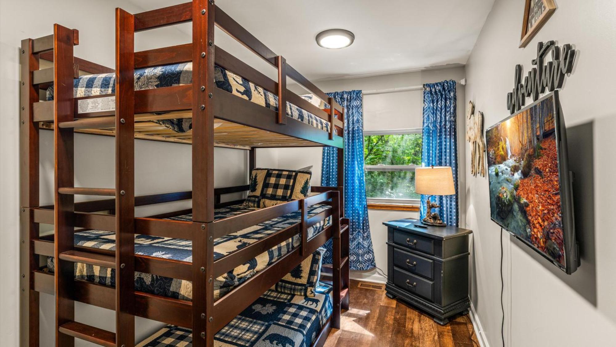 גטלינבורג Whiskey Ridge Lodge, A Restored 1940S Gem, 2 Mins From Downtown, Breathtaking City Views, Custom Game Room, And Spacious Elegance מראה חיצוני תמונה