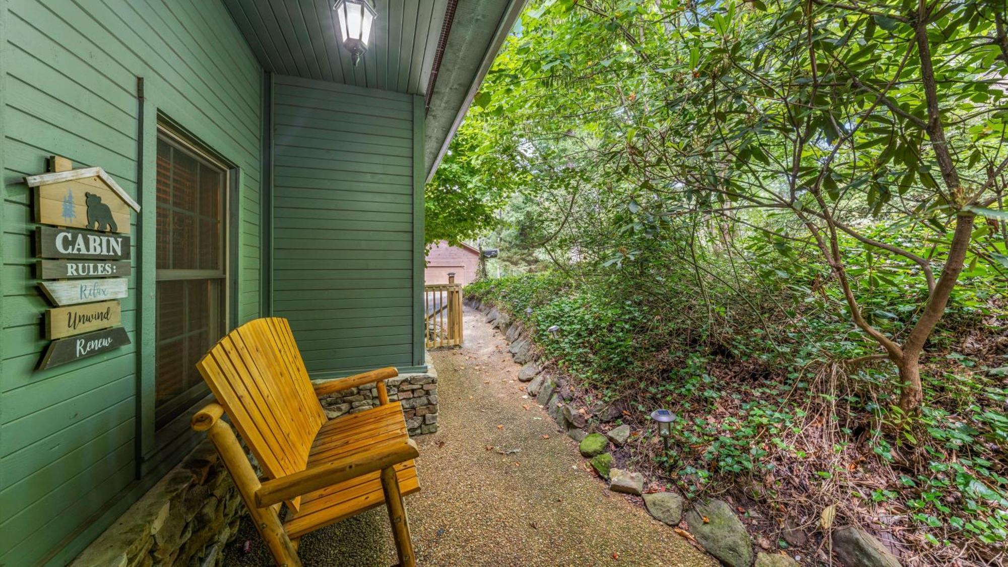 גטלינבורג Whiskey Ridge Lodge, A Restored 1940S Gem, 2 Mins From Downtown, Breathtaking City Views, Custom Game Room, And Spacious Elegance מראה חיצוני תמונה