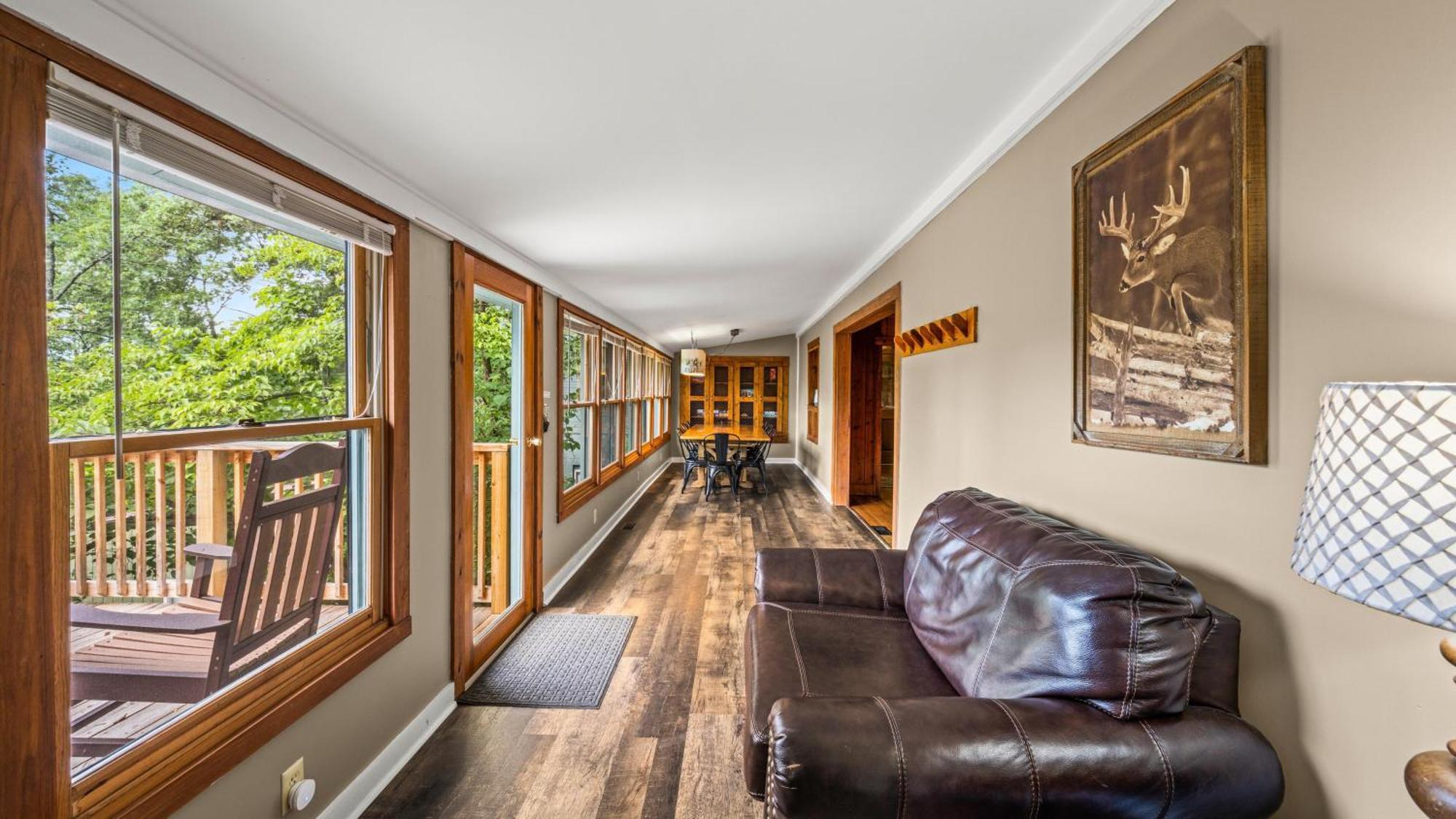 גטלינבורג Whiskey Ridge Lodge, A Restored 1940S Gem, 2 Mins From Downtown, Breathtaking City Views, Custom Game Room, And Spacious Elegance מראה חיצוני תמונה