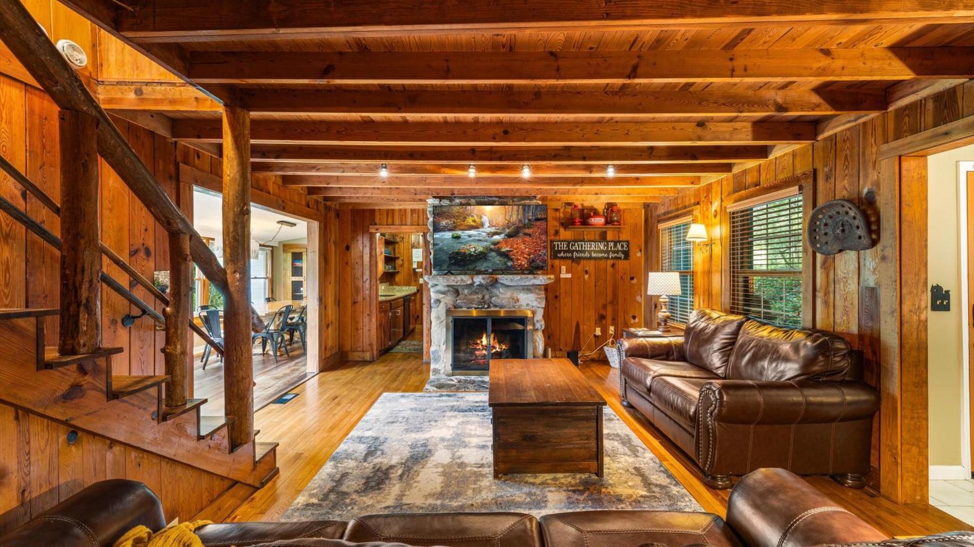 גטלינבורג Whiskey Ridge Lodge, A Restored 1940S Gem, 2 Mins From Downtown, Breathtaking City Views, Custom Game Room, And Spacious Elegance מראה חיצוני תמונה