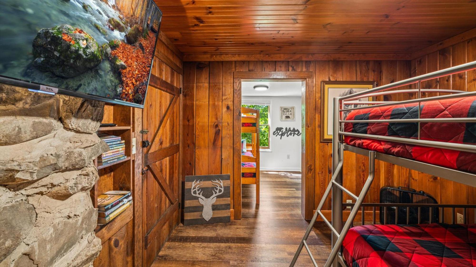 גטלינבורג Whiskey Ridge Lodge, A Restored 1940S Gem, 2 Mins From Downtown, Breathtaking City Views, Custom Game Room, And Spacious Elegance מראה חיצוני תמונה
