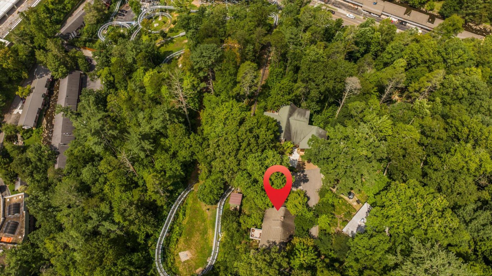 גטלינבורג Whiskey Ridge Lodge, A Restored 1940S Gem, 2 Mins From Downtown, Breathtaking City Views, Custom Game Room, And Spacious Elegance מראה חיצוני תמונה