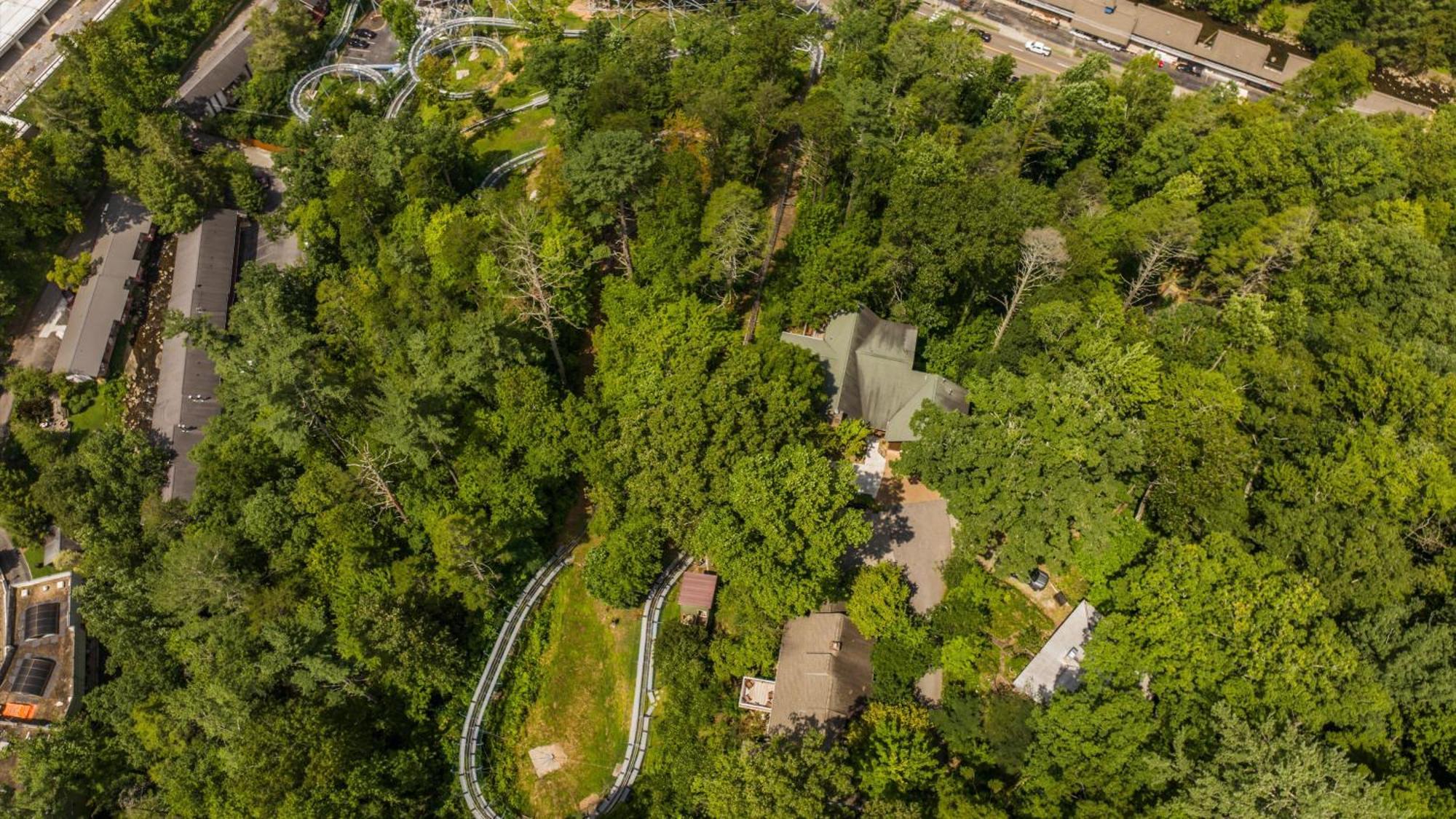 גטלינבורג Whiskey Ridge Lodge, A Restored 1940S Gem, 2 Mins From Downtown, Breathtaking City Views, Custom Game Room, And Spacious Elegance מראה חיצוני תמונה