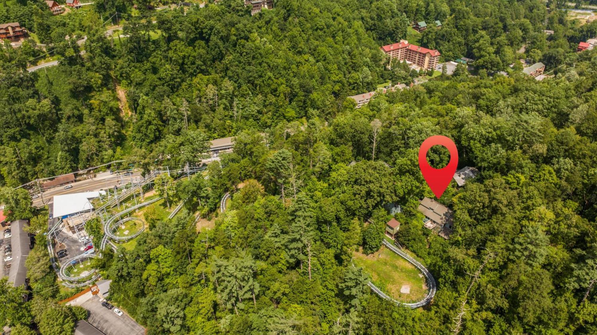 גטלינבורג Whiskey Ridge Lodge, A Restored 1940S Gem, 2 Mins From Downtown, Breathtaking City Views, Custom Game Room, And Spacious Elegance מראה חיצוני תמונה