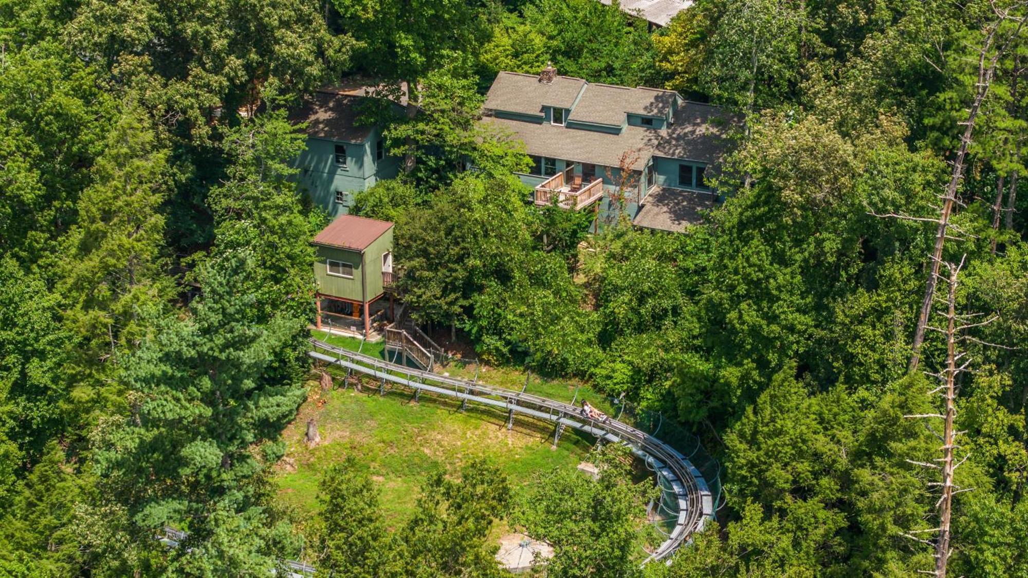 גטלינבורג Whiskey Ridge Lodge, A Restored 1940S Gem, 2 Mins From Downtown, Breathtaking City Views, Custom Game Room, And Spacious Elegance מראה חיצוני תמונה